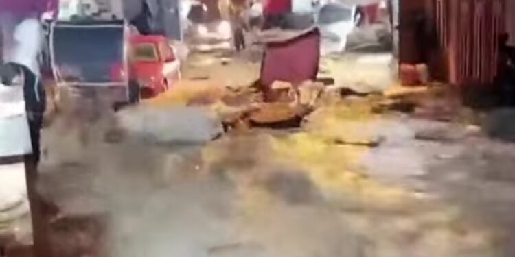 فيضانات شمال شرق الصين تؤدي إلي مصرع 10 أشخاص و33 مفقود