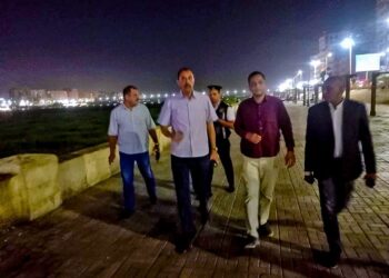 محافظ سوهاج يتفقد الكورنيش الشرقي ومدينة أخميم