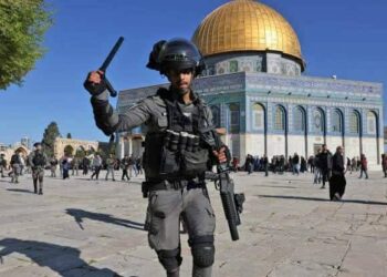 أوامر إبعاد بحق زوار يهود انتهكوا القواعد داخل المسجد الأقصى