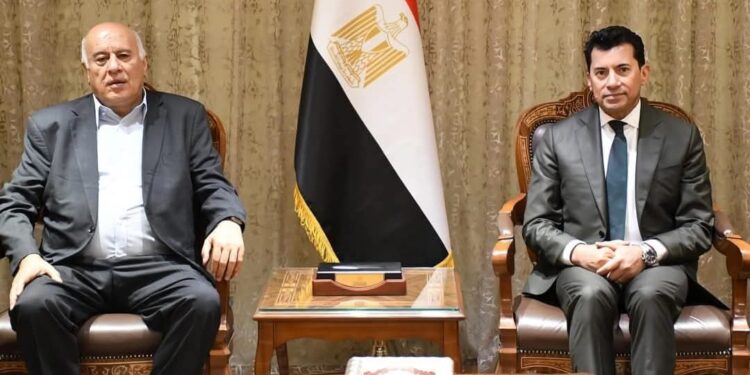 وزير الشباب والرياضة يلتقي نظيره الفلسطيني لمناقشة الملفات الشبابية والرياضية
