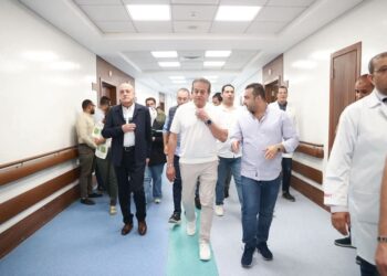 نائب رئيس مجلس الوزراء وزير الصحة يرافقه محافظ الأقصر يتفقدان عدد من المنشآت الطبية