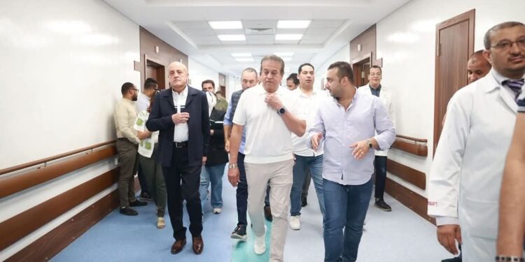 نائب رئيس مجلس الوزراء وزير الصحة يرافقه محافظ الأقصر يتفقدان عدد من المنشآت الطبية