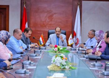 محافظ سوهاج يعقد اجتماعا لبحث المقترح النهائي لتطوير وتجميل شارع المحطة