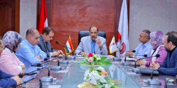 محافظ سوهاج يعقد اجتماعا لبحث المقترح النهائي لتطوير وتجميل شارع المحطة