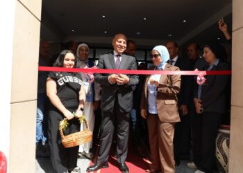 محافظ القاهرة يفتتح المعرض الخيرى السنوى لدعم طلاب القاهرة   