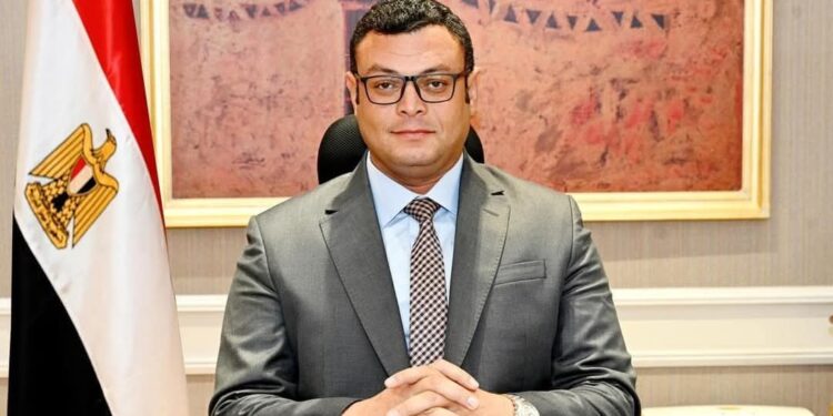 وزير الإسكان يعلن جاهزية 75 قطعة أرض”بيت وطن” لتوصيل الكهرباء بالقاهرة الجديدة