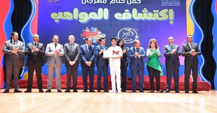 بحضور وزير الشباب محافظ الجيزة يشارك في حفل ختام مهرجان “اكتشاف المواهب”