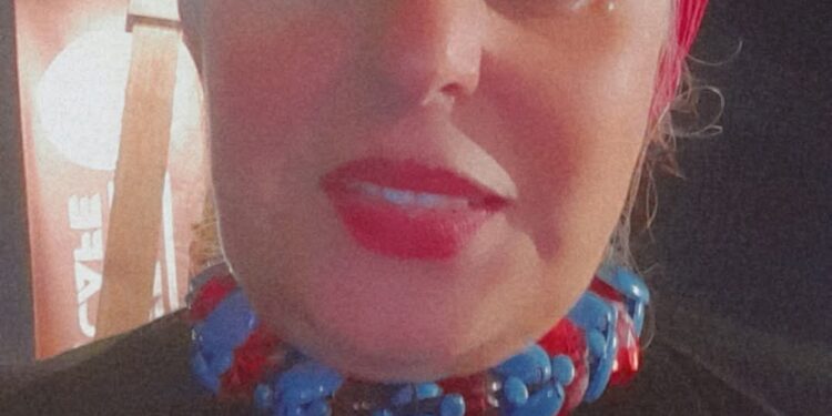 نانية الأصدقاء في العمل.. طريق سريع نحو تفكك المنظومة