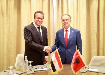 نائب رئيس مجلس الوزراء ووزير الصحة يلتقي رئيس جمهورية ألبانيا لبحث آفاق التعاون الصحي بين البلديين