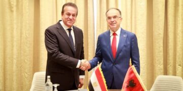 نائب رئيس مجلس الوزراء ووزير الصحة يلتقي رئيس جمهورية ألبانيا لبحث آفاق التعاون الصحي بين البلديين