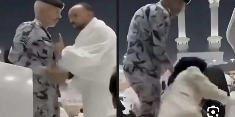 استمع الي فتوى مستشار وزير الأوقاف بعد حادث اعتداء فرد أمن سعودي على معتمر مصري في المسجد الحرام