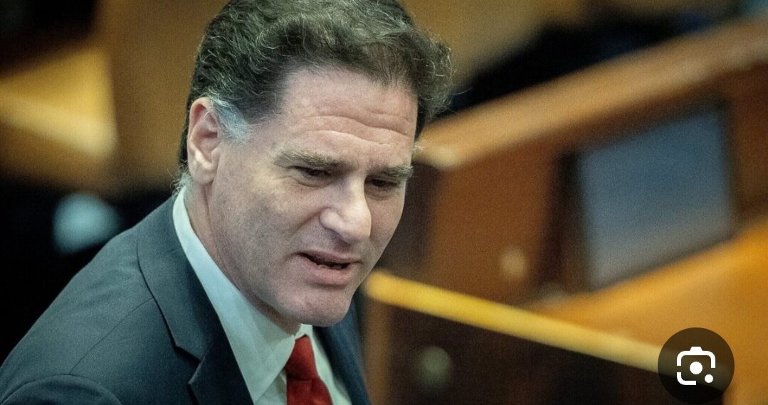 عاجل . رون ديرمر، وزير الشؤون الاستراتيجية الإسرائيلي يعلن تقديم استقالته من حكومة نتنياهو