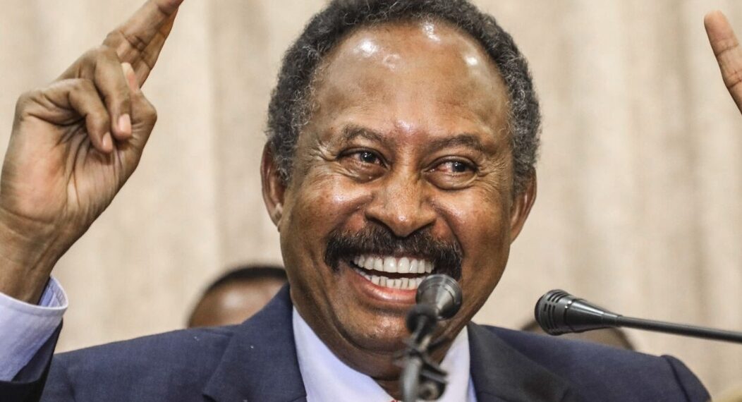 حمدوك يدعوا القوات المسلحة السودانية المتناحرة  إلى قبول وقف إطلاق نار فوري وغير مشروط