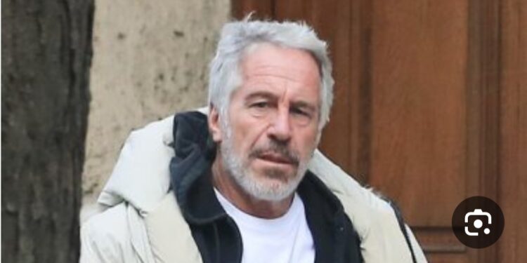 الكشف عن  23 ألف وثيقة مرتبطة بجيفري إبستين تفضح الكثير من الأسرار . تري من هو الاسم الاسم الاكثر تكراراً في مذكرات ابستين تكرر 173 مرة 