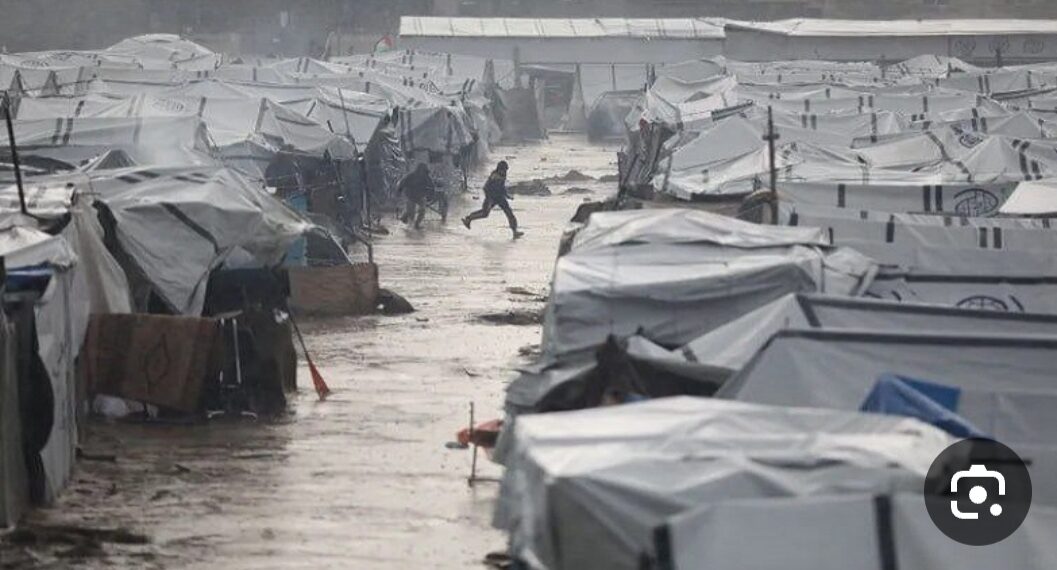 عاصفة و منخفض جوي يسفر عن وفاة 11 مواطنا وإصابة آخرين إثر انهيارات متتالية للمنازل وغرق الخيام على نطاق واسع بقطاع غزة