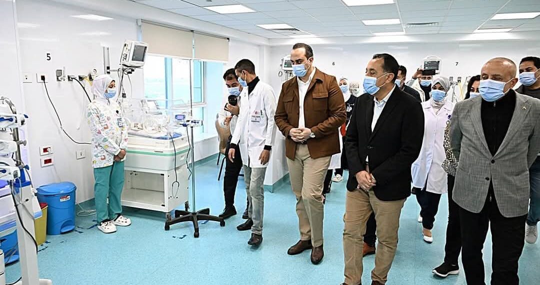 رئيس الوزراء يتفقد الأقسام المختلفة بمستشفى الكرنك الدوليّ