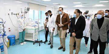 رئيس الوزراء يتفقد الأقسام المختلفة بمستشفى الكرنك الدوليّ