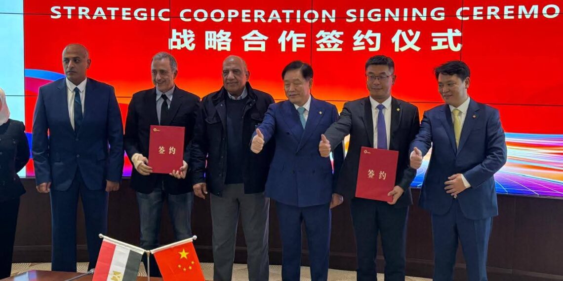 وزير الكهرباء والطاقة المتجددة يشهد توقيع إتفاقية تعاون لتوطين صناعة الخلايا الشمسية والوحدات الكهروضوئية بالصين