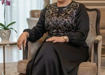 المراهقة المتأخرة عند المرأة… حين يأتي العمر متأخرًا ويحمل قلبًا صغيرًا