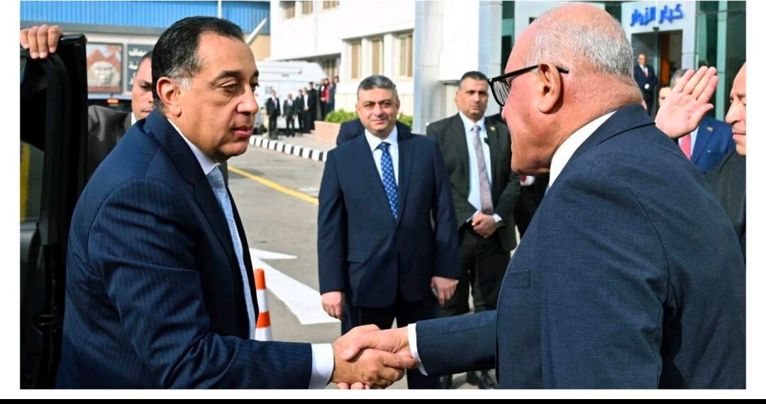 مدبولى يتفقد أعمال تطوير مصنع عربات السكك الحديدية ومترو الأنفاق “سيماف” بحلوان