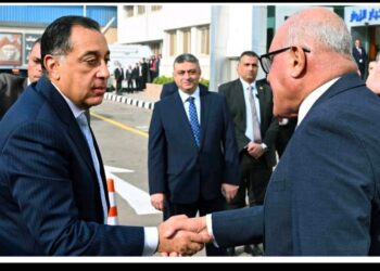 مدبولى يتفقد أعمال تطوير مصنع عربات السكك الحديدية ومترو الأنفاق “سيماف” بحلوان