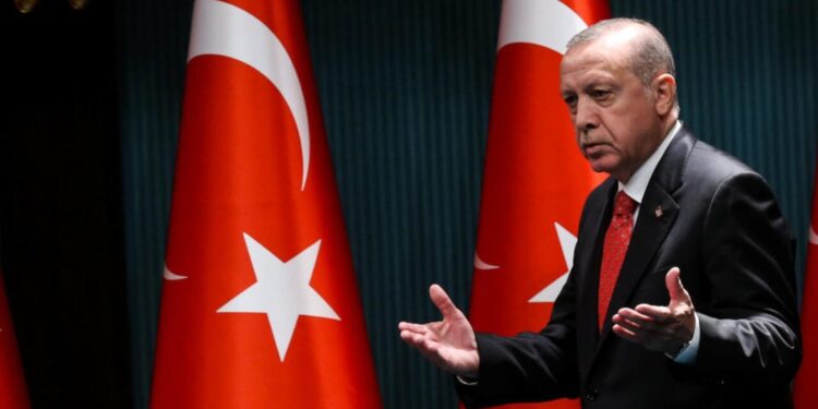 الرئاسة التركية تصدر اول تعليق على حادث إنزال العلم التركي على الحدود السورية: لن يمر أي استفزاز من دون عقاب