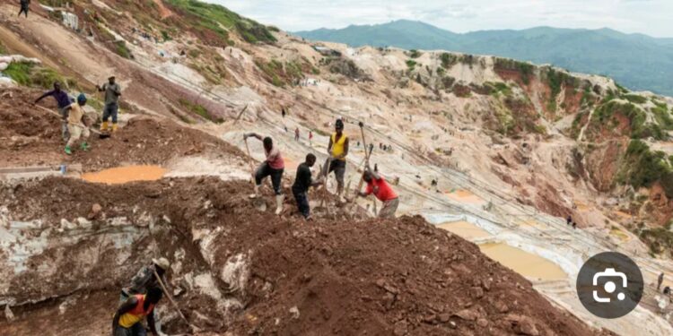 أكثر من 200 شخص يلقون حتفهم تحت أنقاض المنجم المنهار شرق الكونغو الديمقراطية