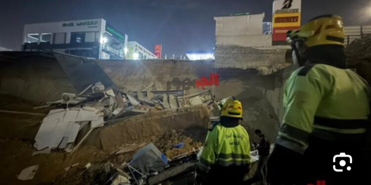 هبوط ارضي مفاجئ بمحطة وقود بالتجمع يسفر عن إصابة شخصين وجاري اتخاذ الإجراءات اللازمة